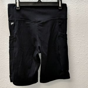 Fabletics mid-rise pocket 9" shorts